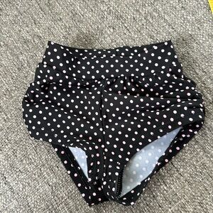 Motionwear Girls Black Pink Dots Dance Shorts Size Small Child SC 4-6